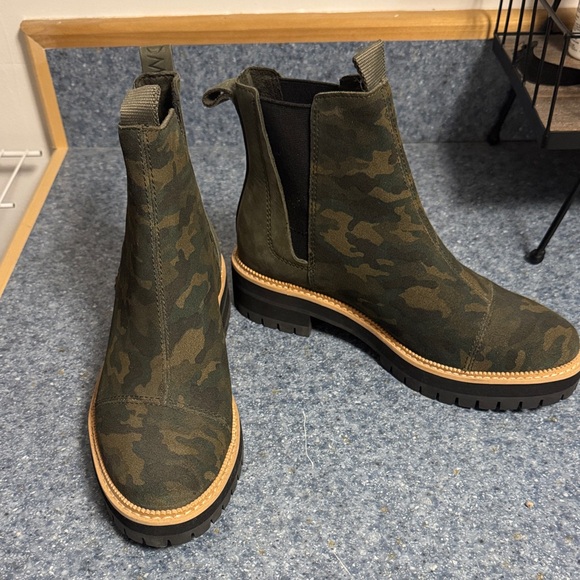 Toms Green Camouflage Ankle Boots - Picture 1 of 3